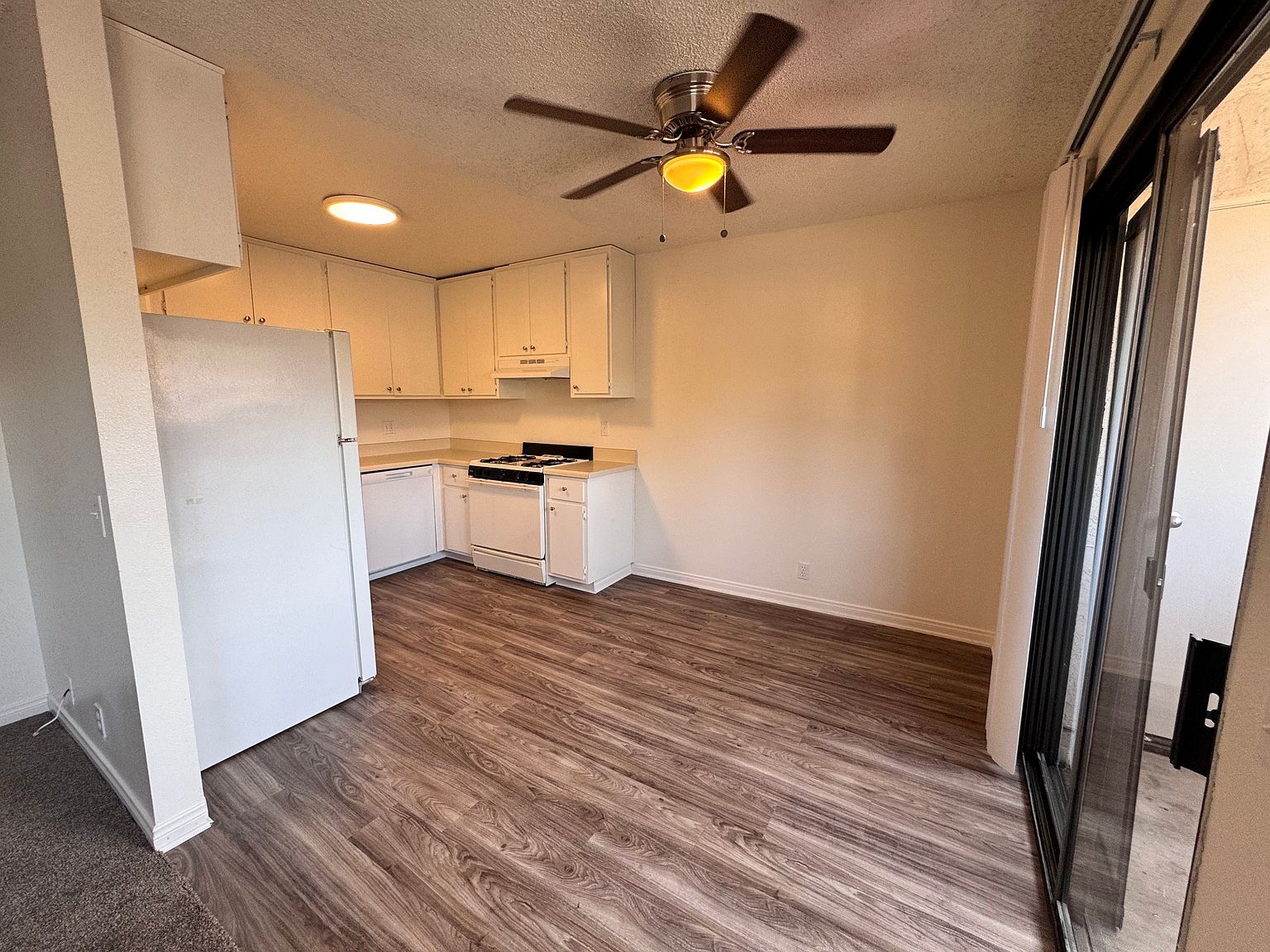 9669 Marilla Dr photo 2
