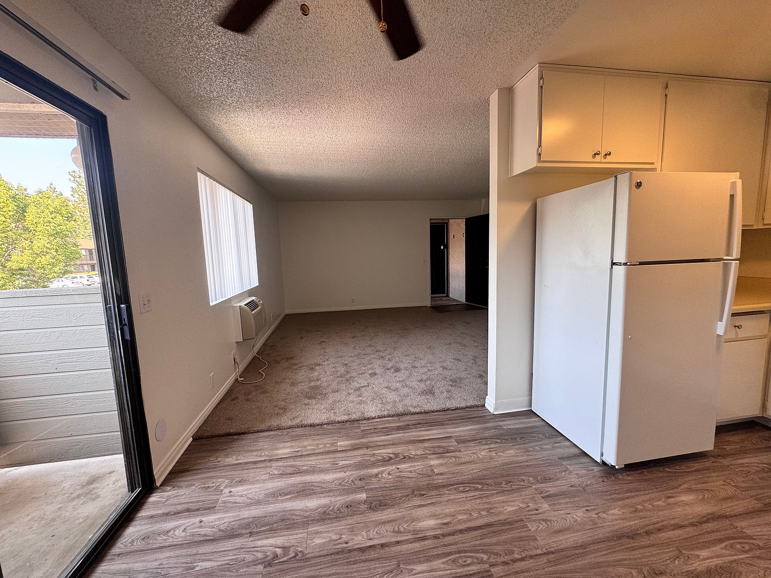 9669 Marilla Dr photo 3