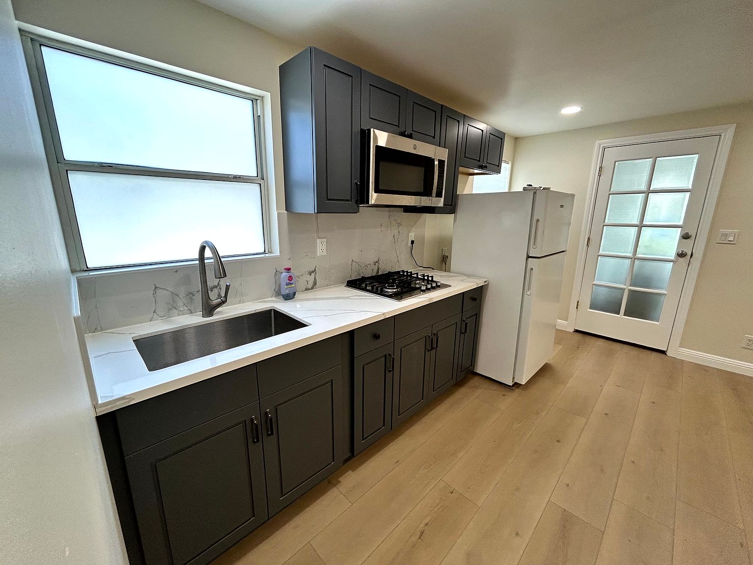 417 Wallace Ave photo 3