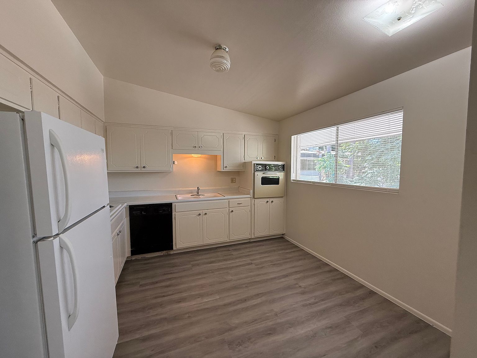 820 E Maryland Ave unit 820-13 photo 5