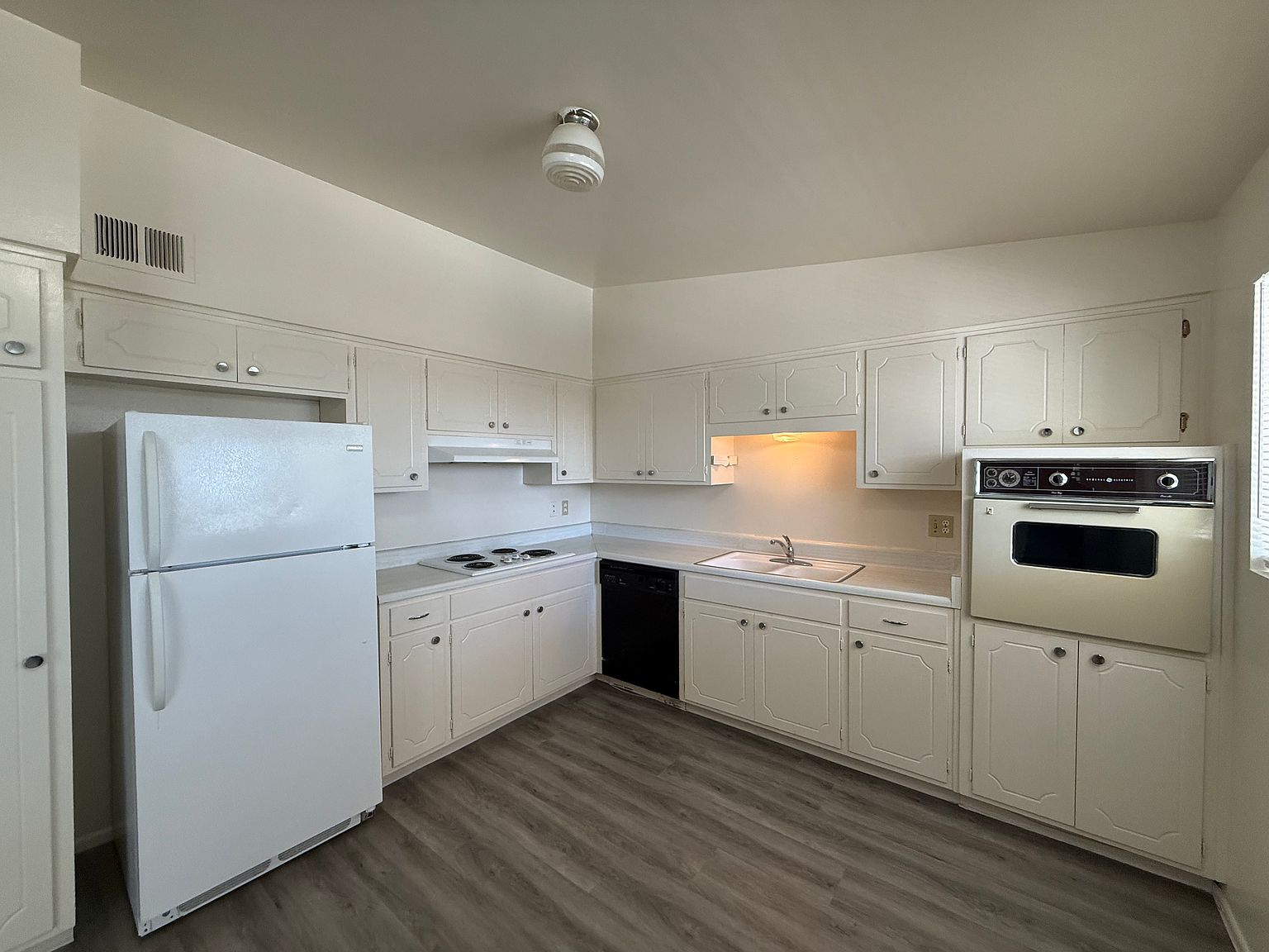 820 E Maryland Ave unit 820-13 photo 4