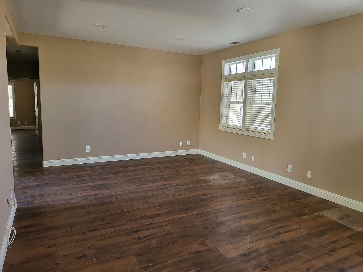 216 Spring St photo 3