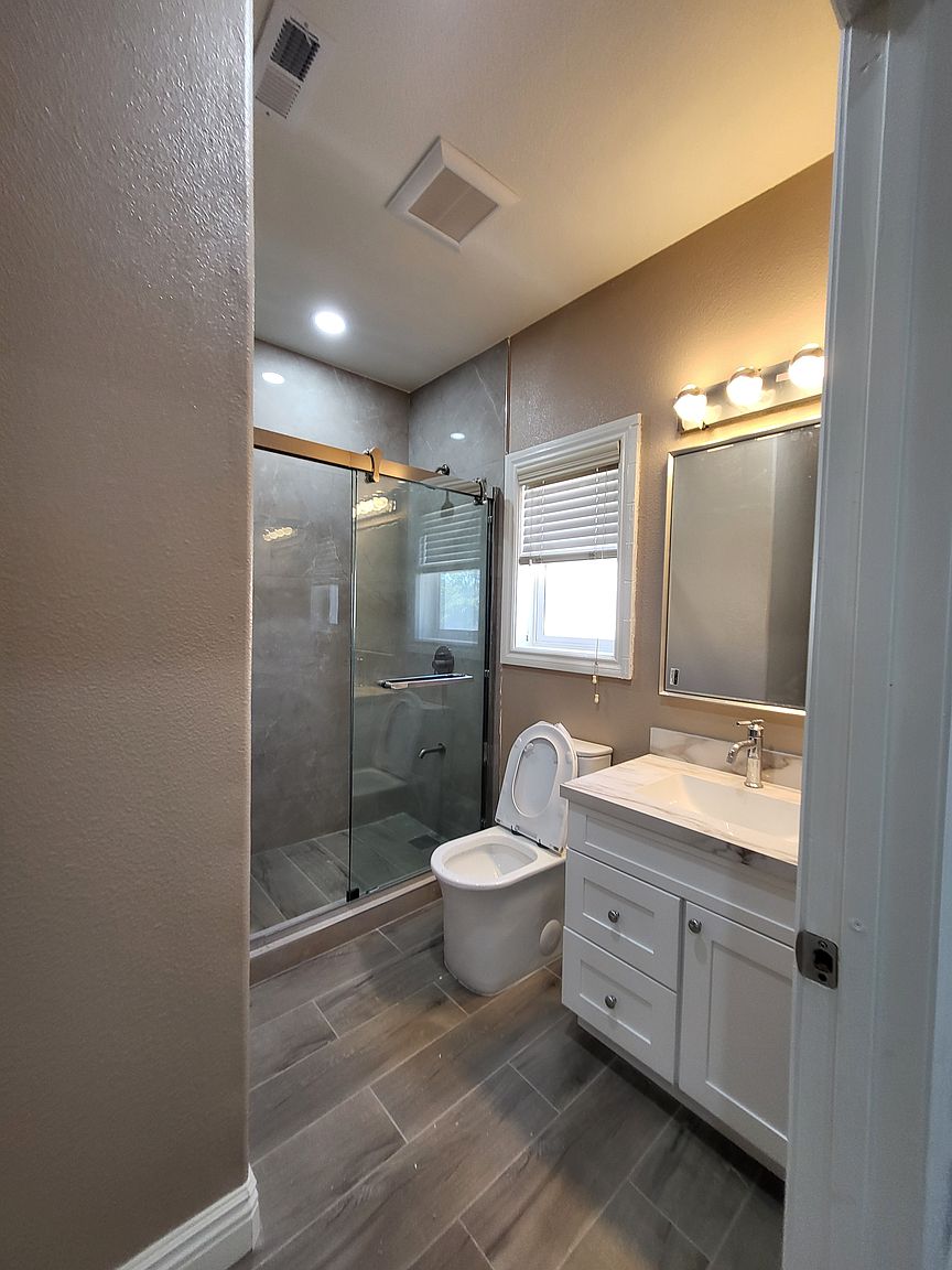 216 Spring St photo 4