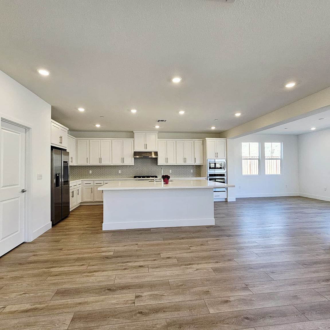 8205 Lamplight Dr photo 2
