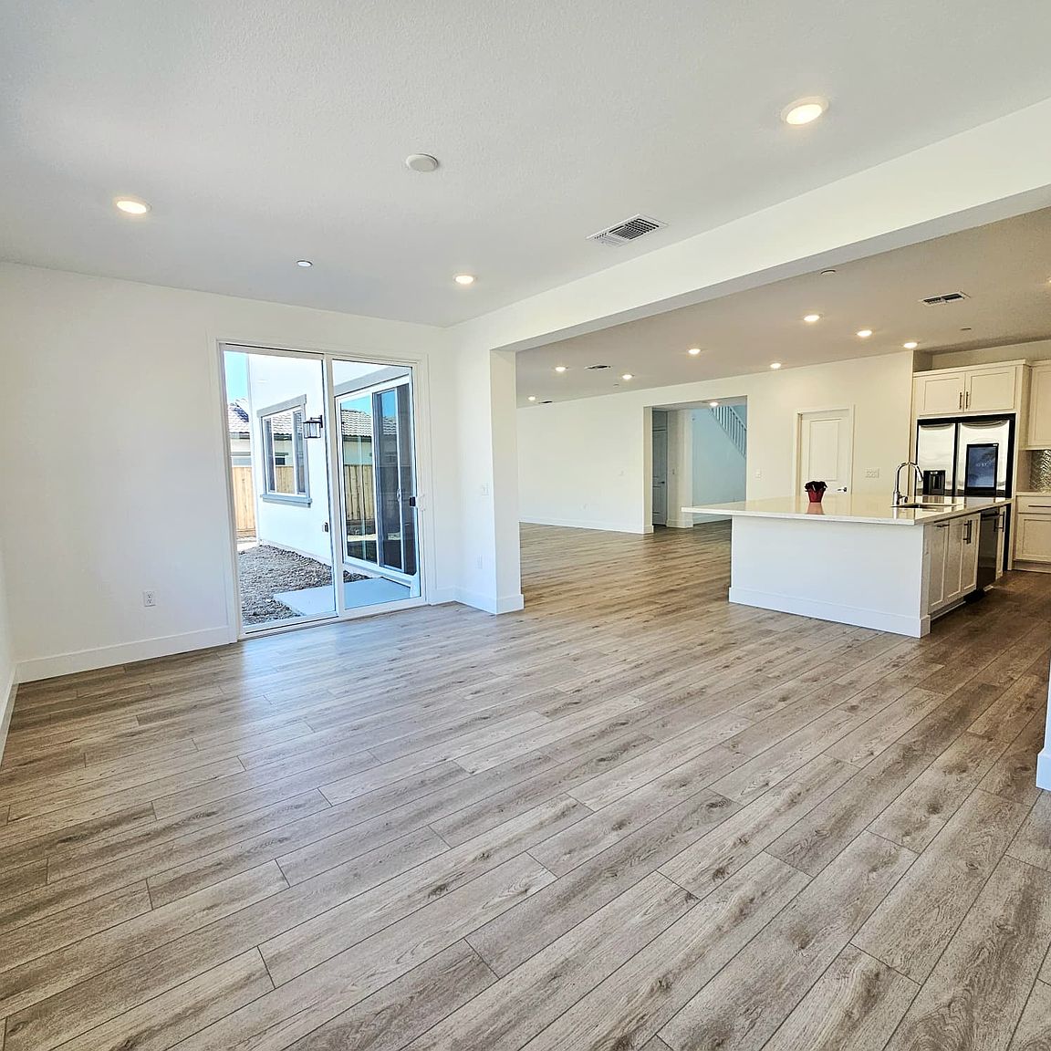 8205 Lamplight Dr photo 5