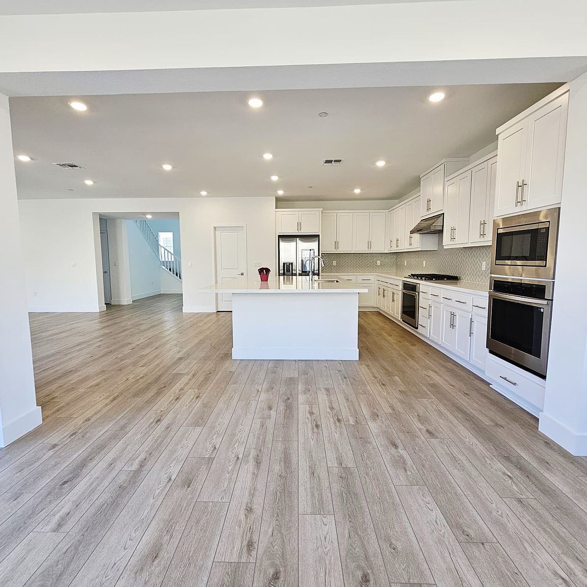 8205 Lamplight Dr photo 4