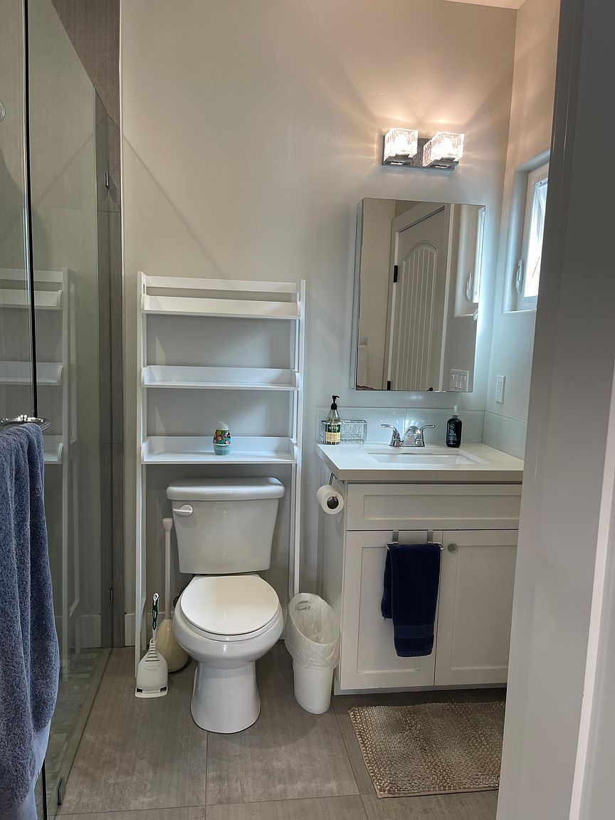 1291 Forest Ave photo 4