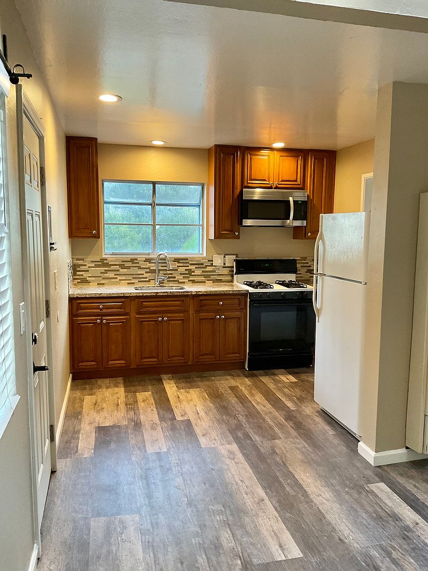 3419 Wilson Ave photo 2