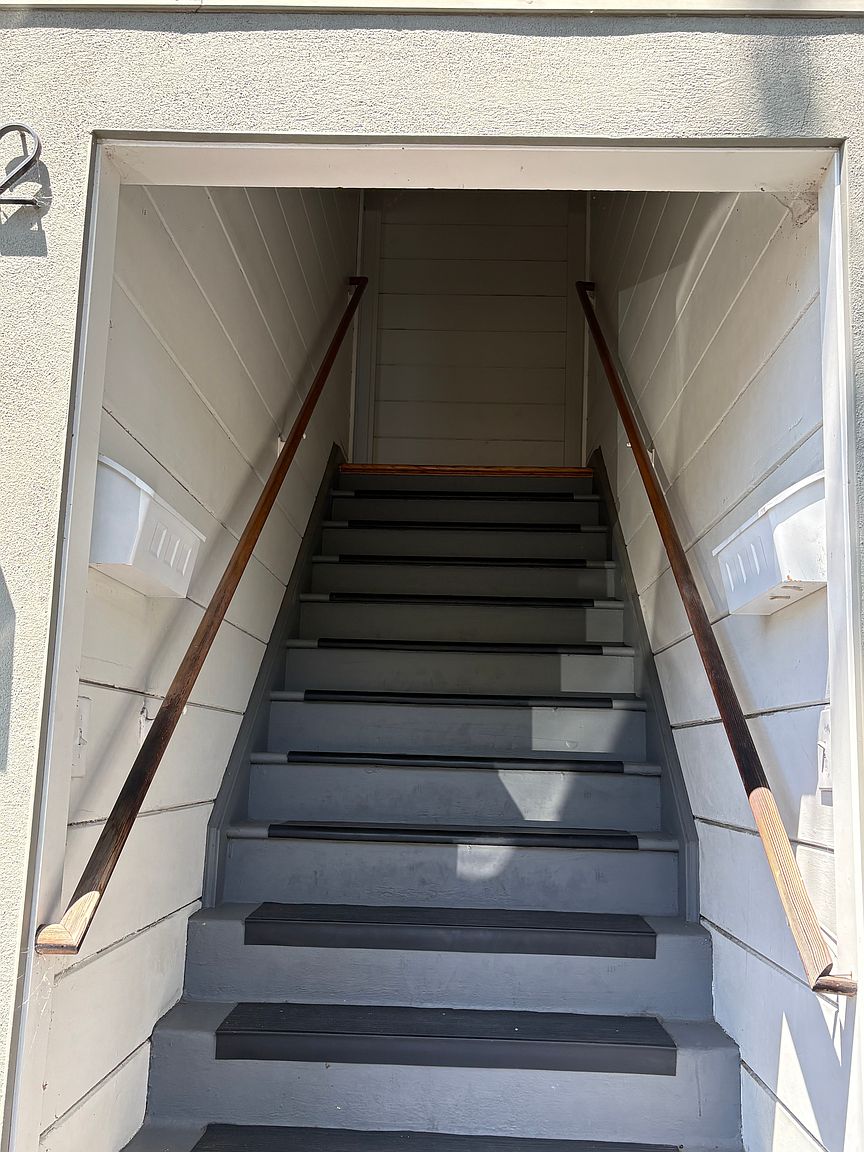 1222 Carmel Ct photo 2