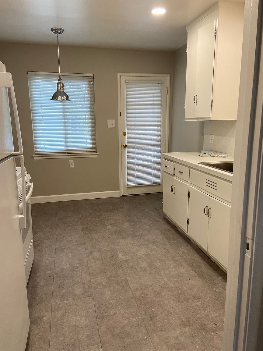 1222 Carmel Ct photo 5