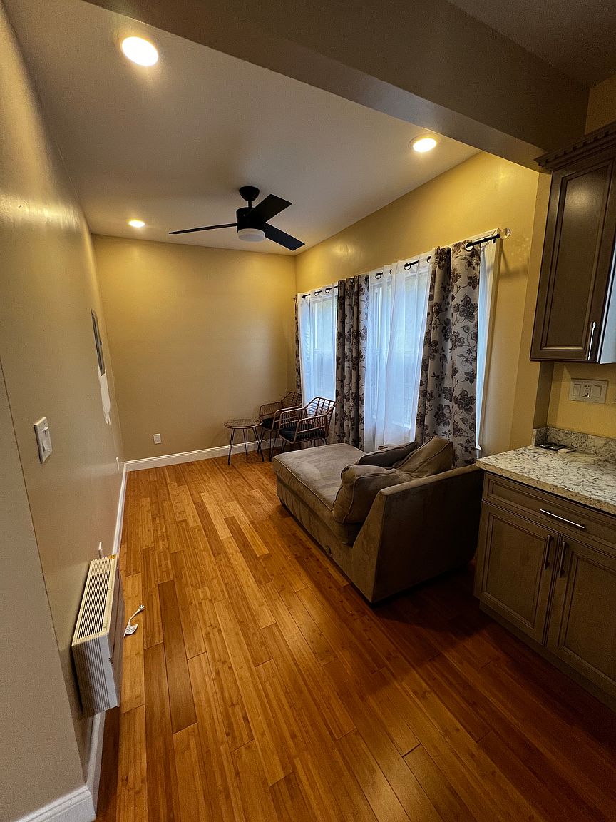 1BR/1BA Other on 32nd St · Emeryville photo 4