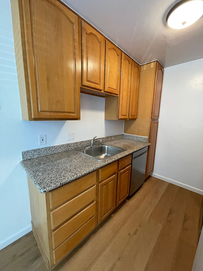 974 Nora Way photo 5
