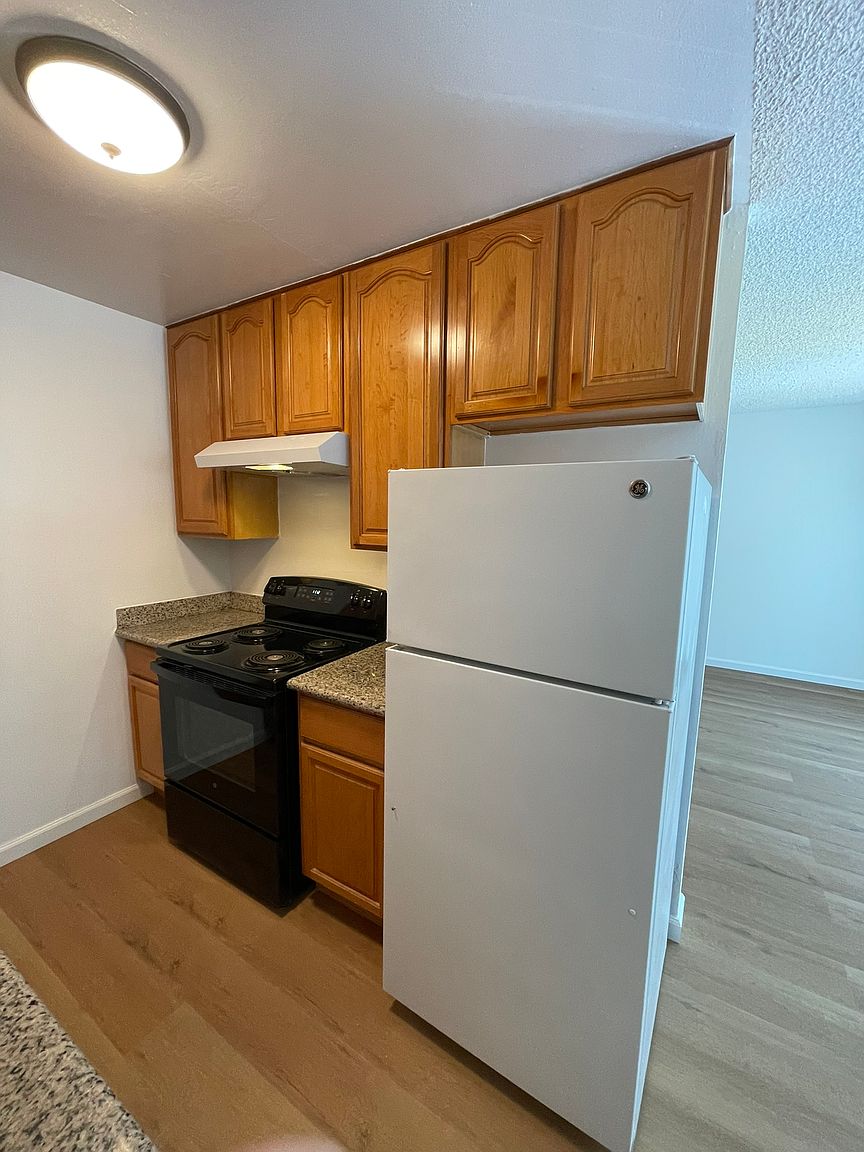 974 Nora Way photo 4