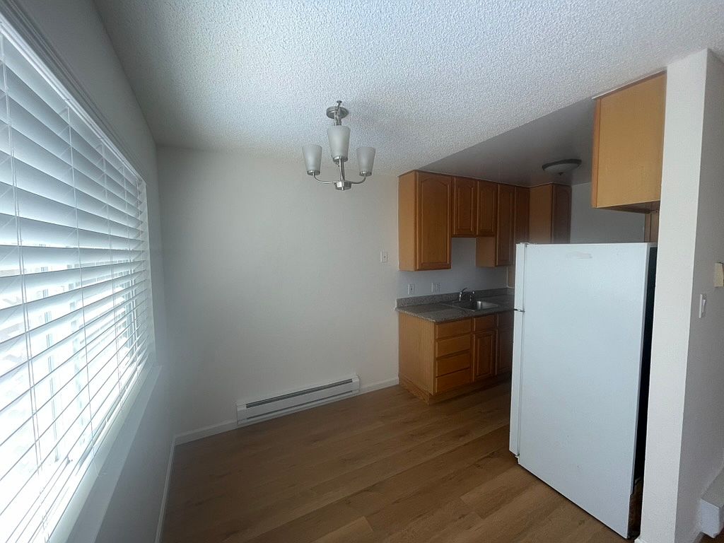 974 Nora Way photo 2