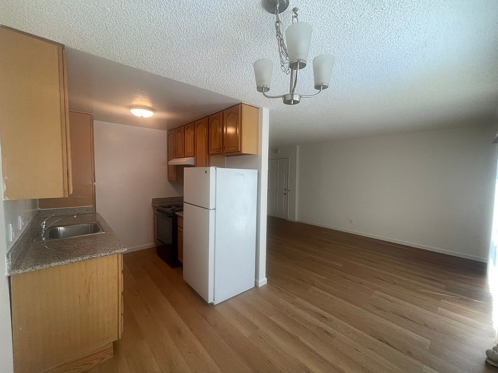 974 Nora Way photo 3