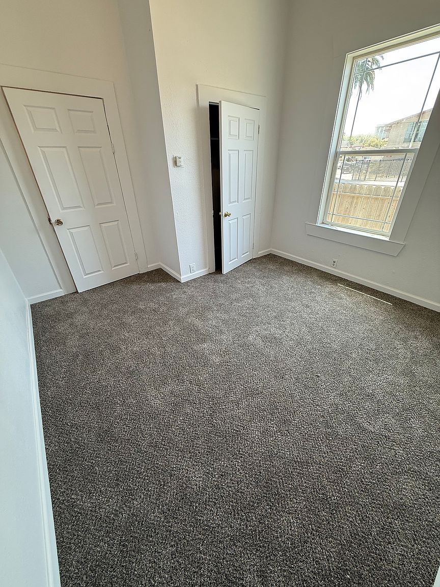 129 Maple Ave photo 5