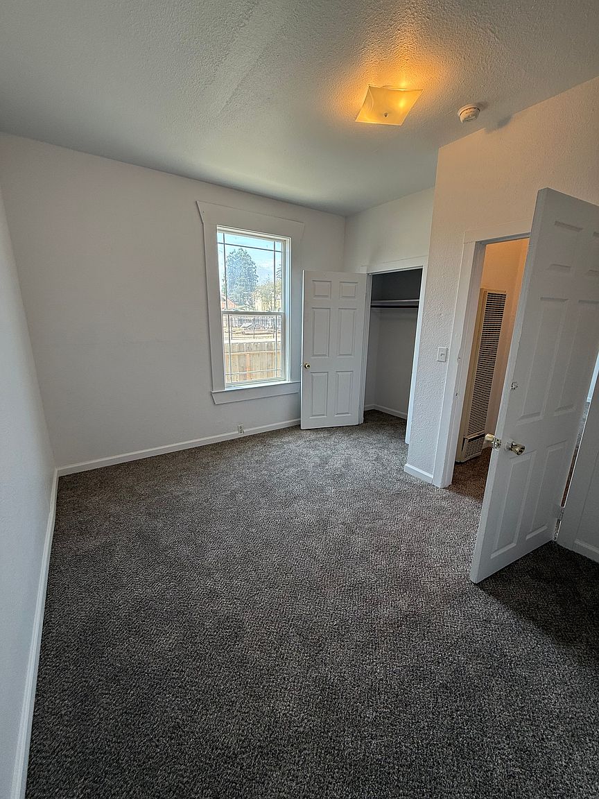129 Maple Ave photo 4