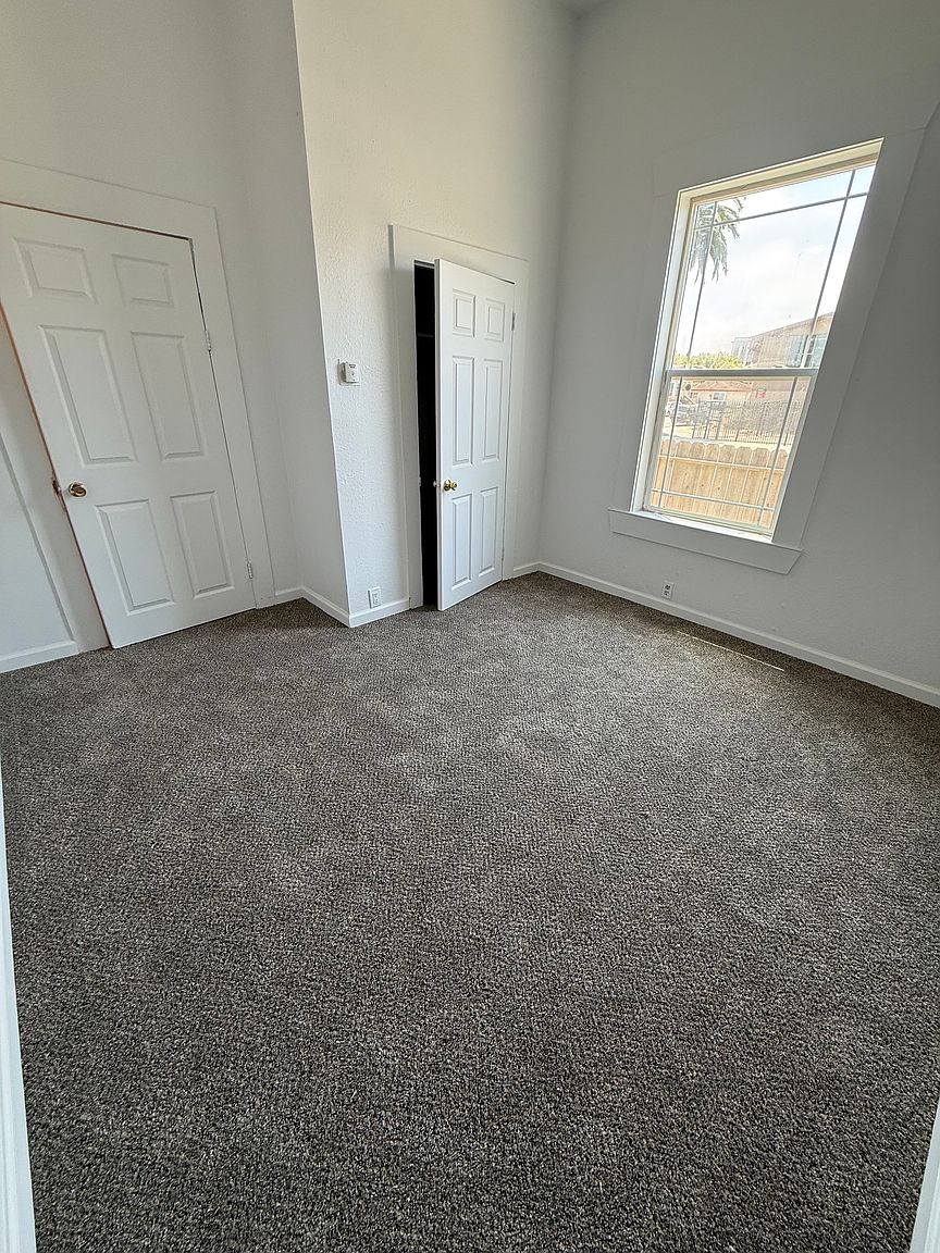 129 Maple Ave photo 2