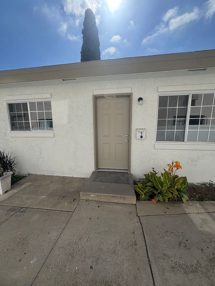 2857 Broadway photo 2