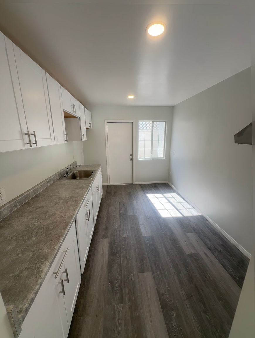 2857 Broadway photo 4
