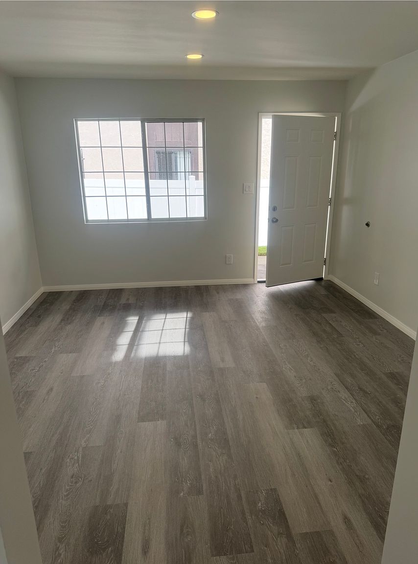 2857 Broadway photo 3