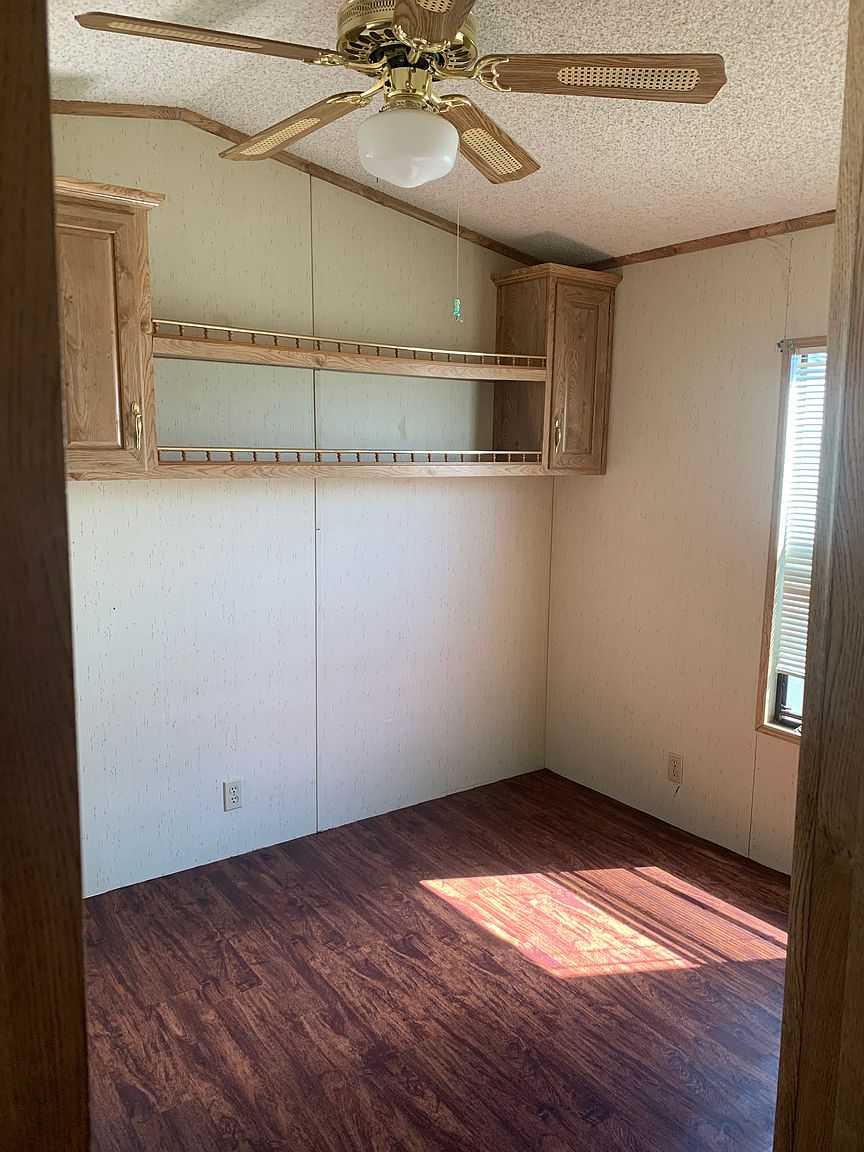 330 E Saguaro Dr photo 4