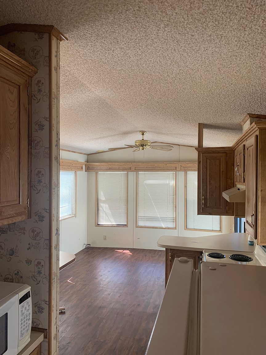 330 E Saguaro Dr photo 3