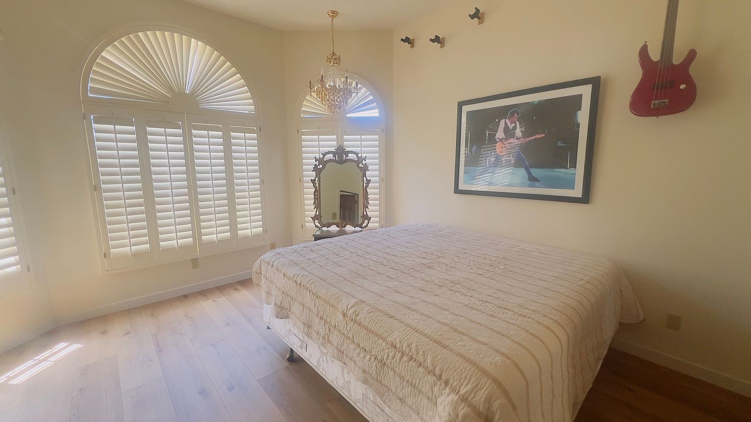 7616 E Mary Sharon Dr photo 2