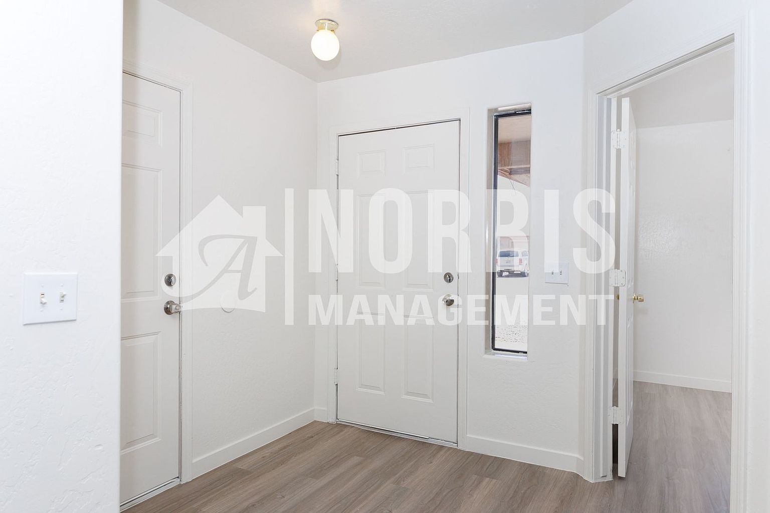 B 323 photo 4