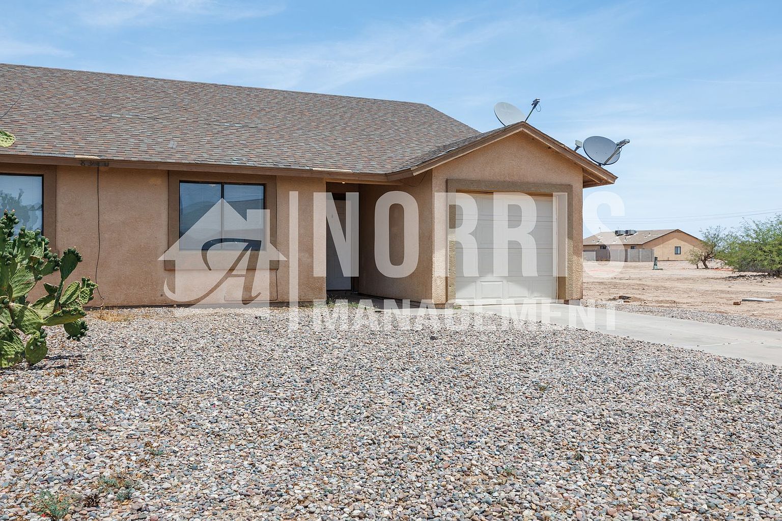 B 323 photo 2