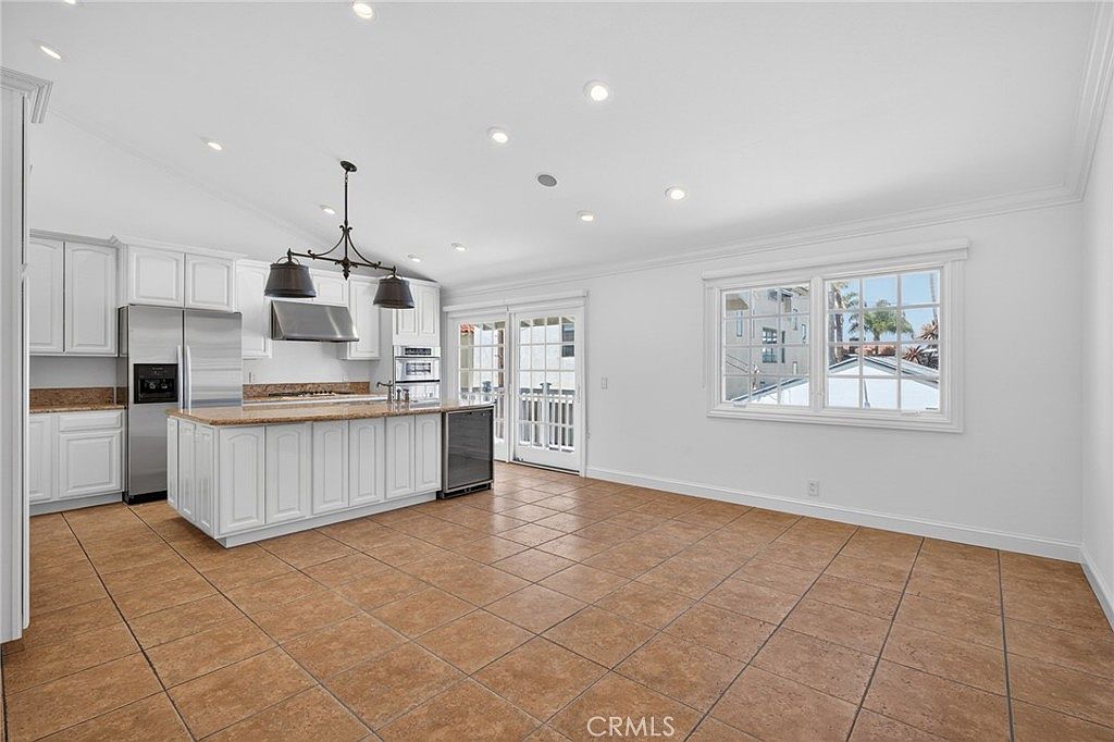 415 1/2 Heliotrope Ave photo 5