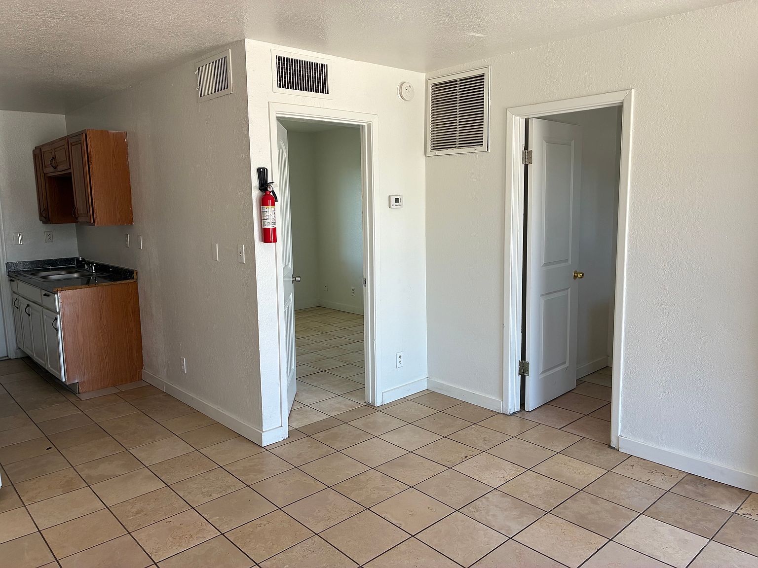 509 North 40th Avenue, Phoenix, AZ 85009 photo 3