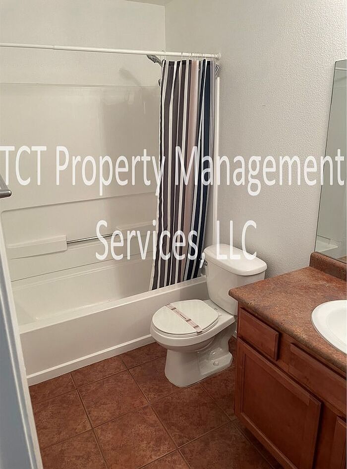 3830 E Lakewood Pkwy W photo 5