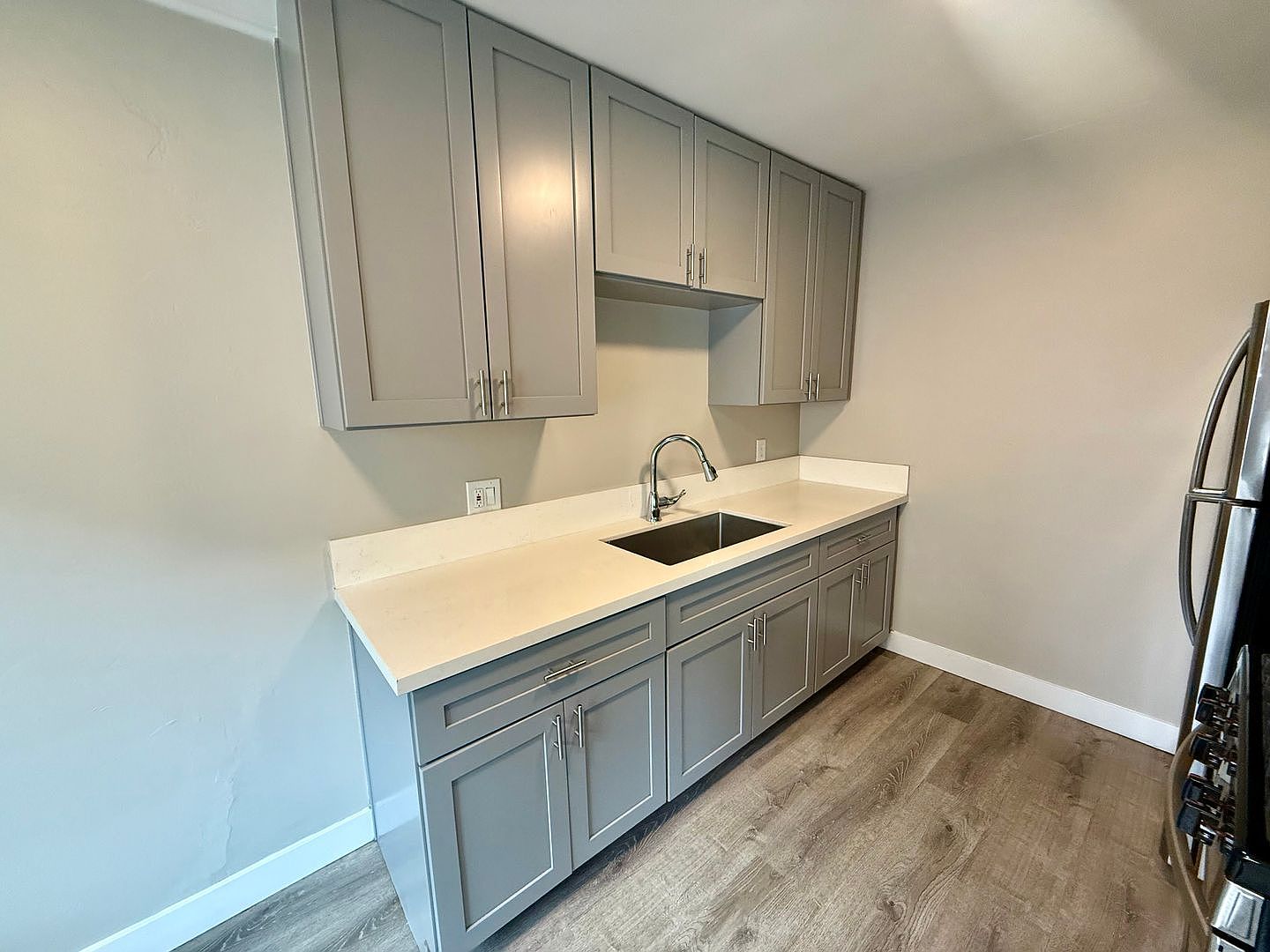 426 Emerald Ave photo 3
