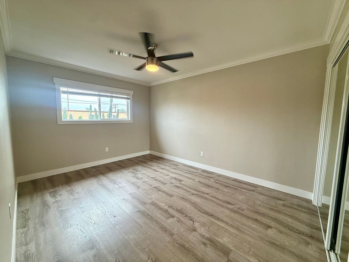 426 Emerald Ave photo 4