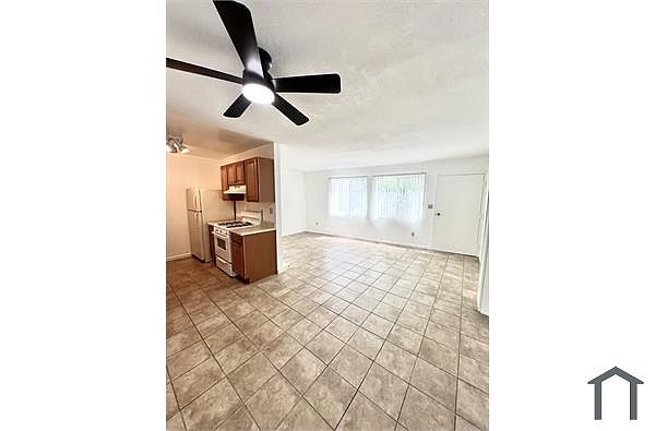 2240 Dunlop St photo 5