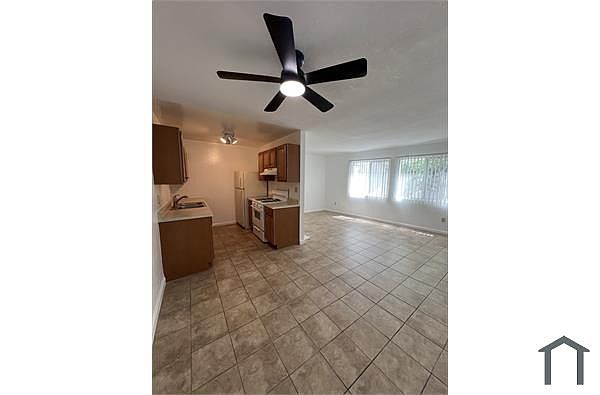 2240 Dunlop St photo 4