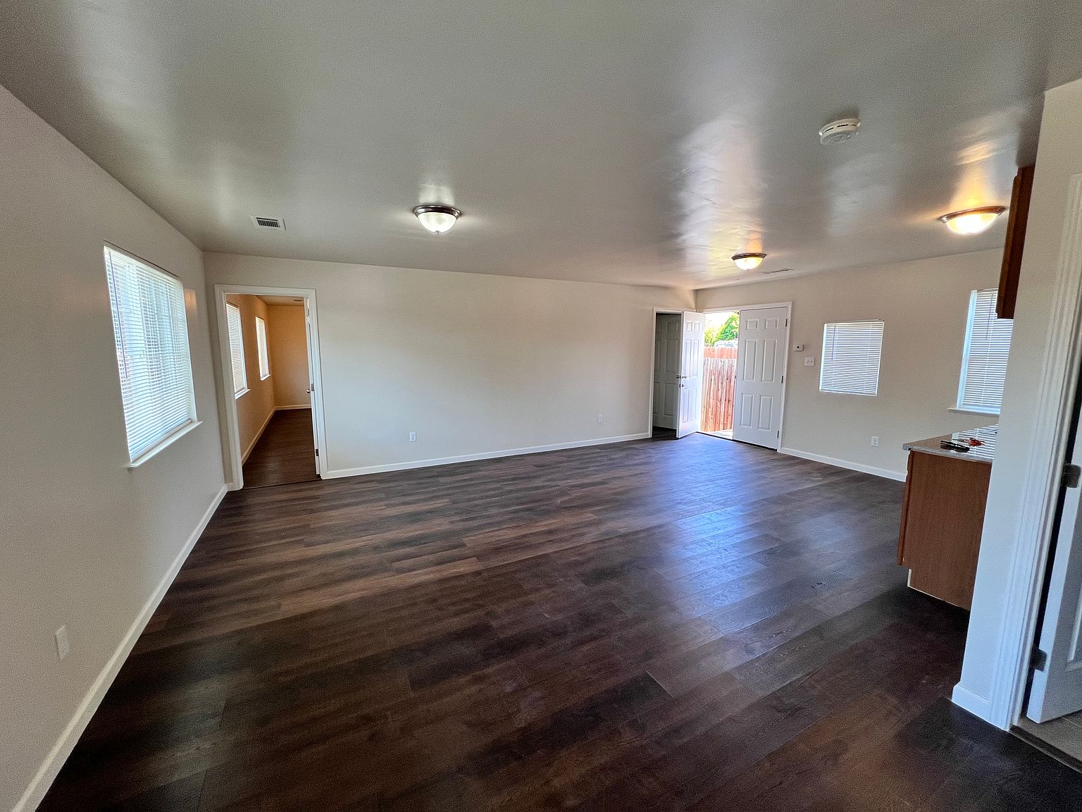 1472 Pacific Ave photo 3