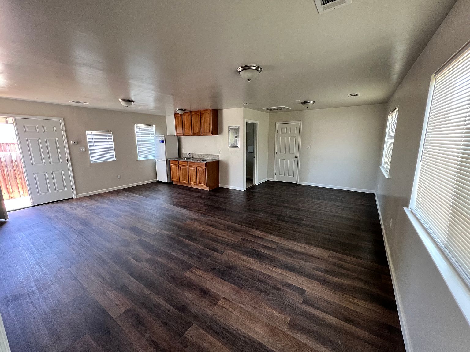1472 Pacific Ave photo 2