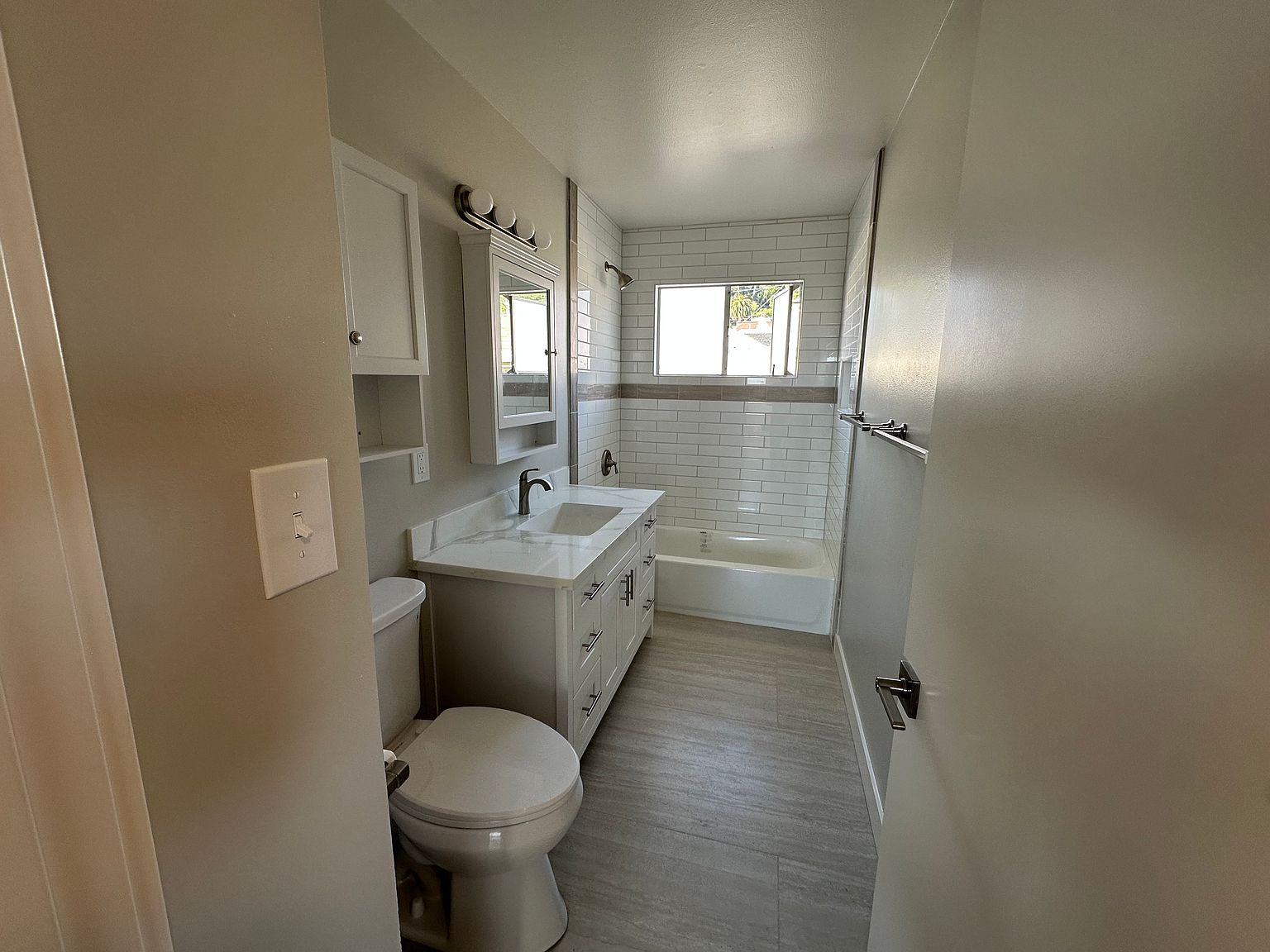 2837 76th Ave photo 4