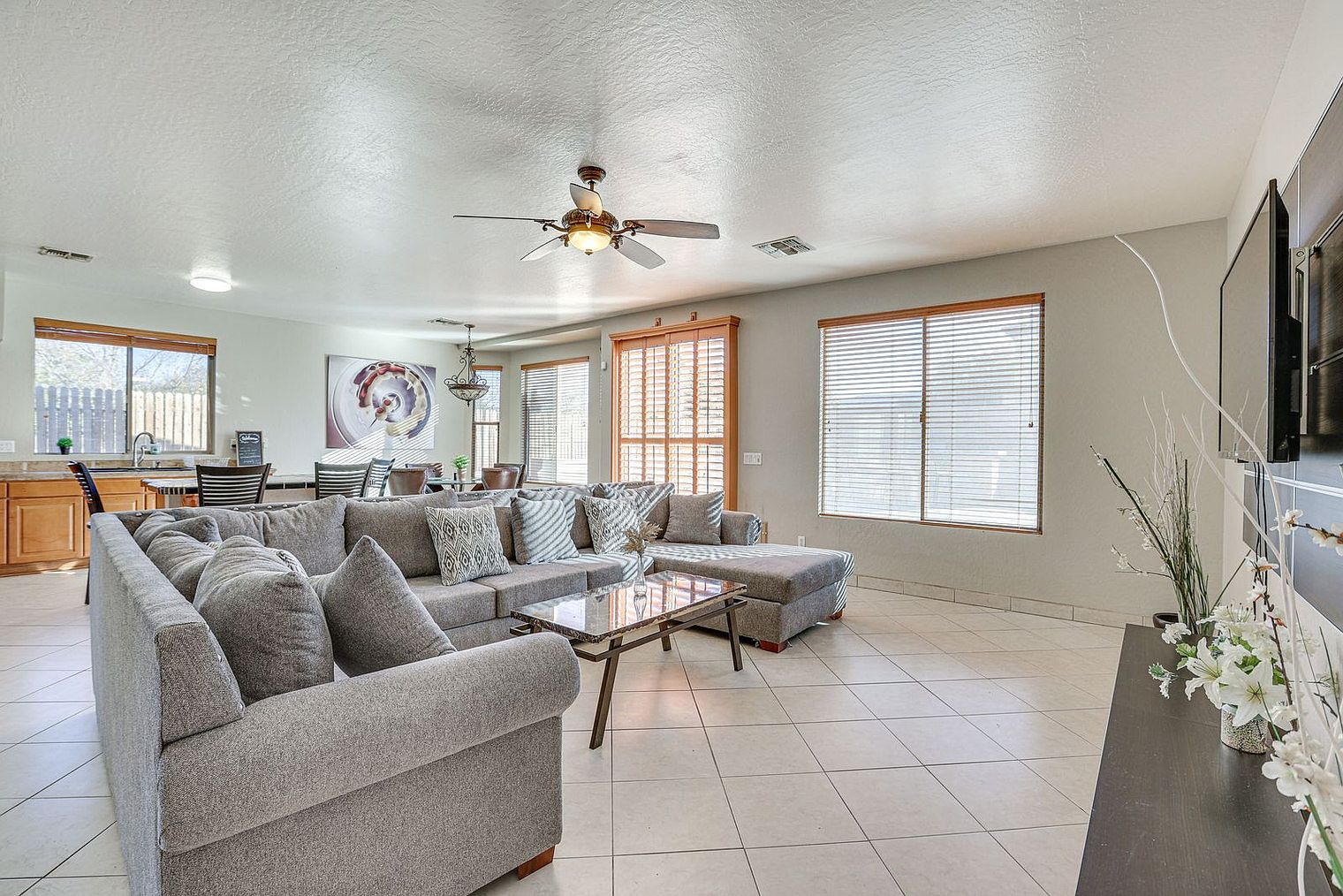2907 W Carson Rd Phoenix, AZ 85041 photo 2