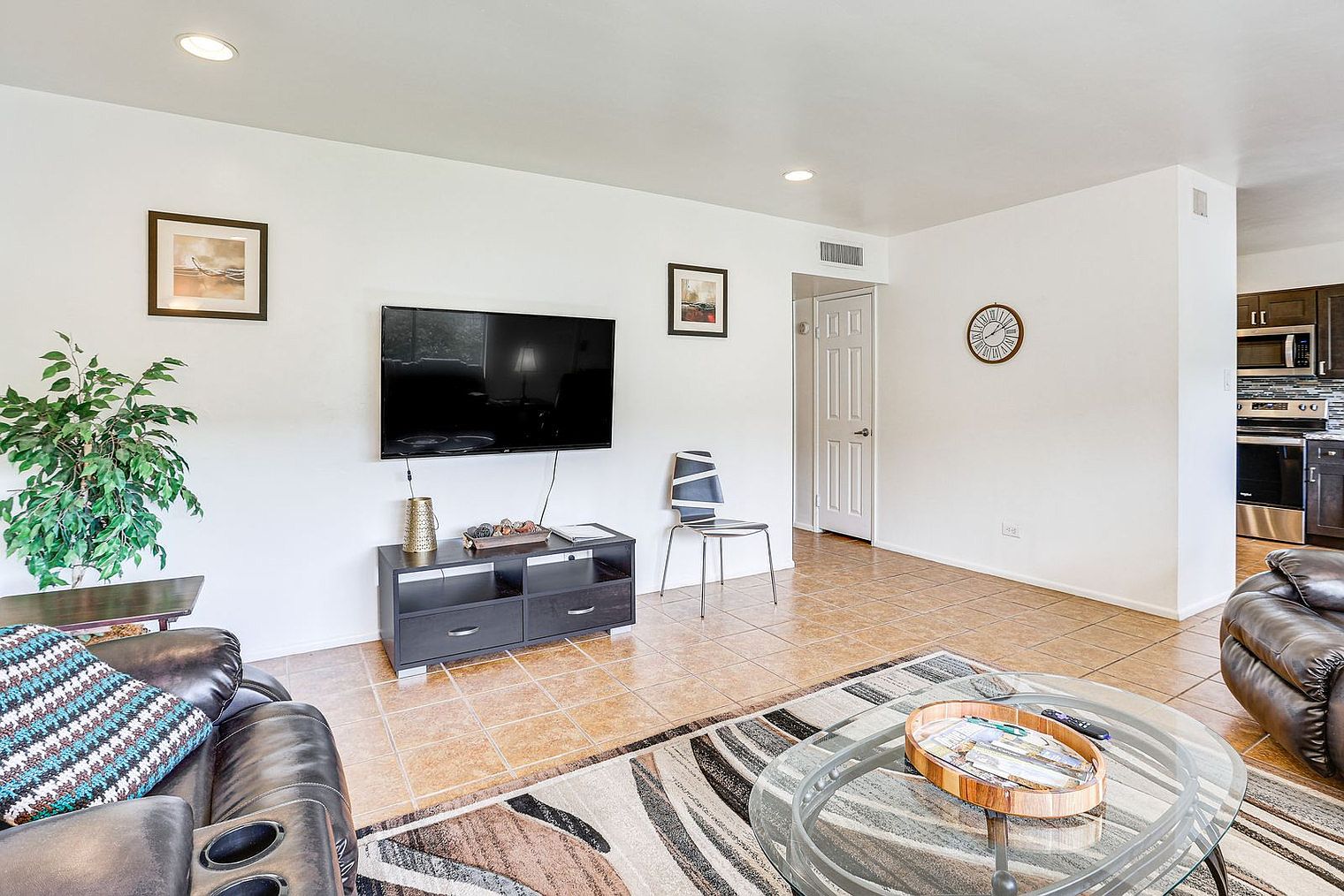 6805 E 2nd St Floor 1-ID1546042P photo 4