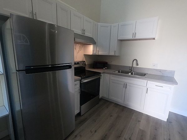 262 E Park Ave photo 2