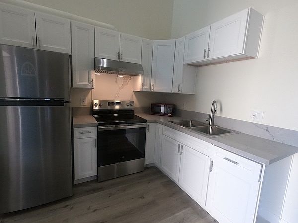 262 E Park Ave photo 3