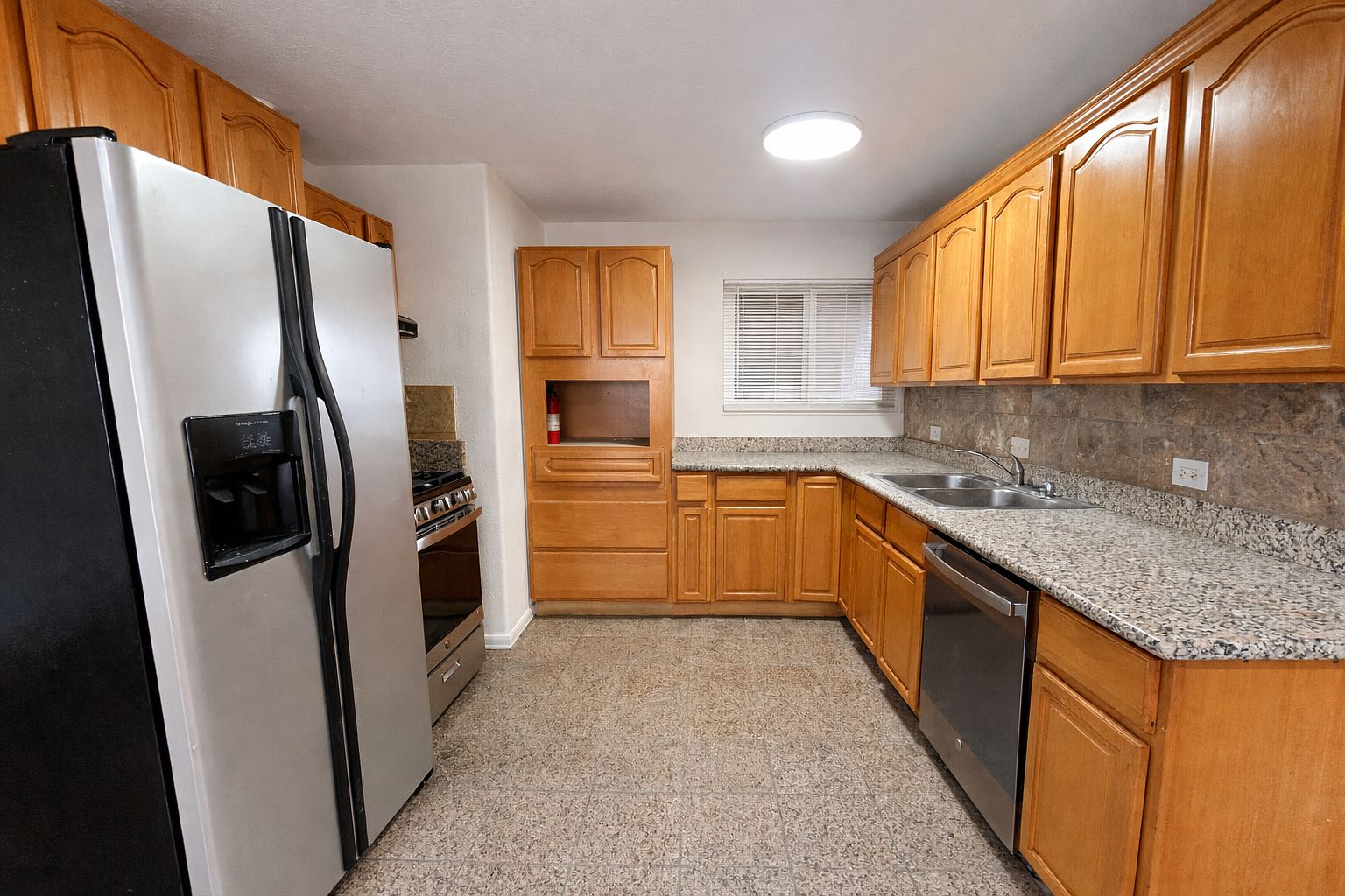 118 Amherst Ave photo 3