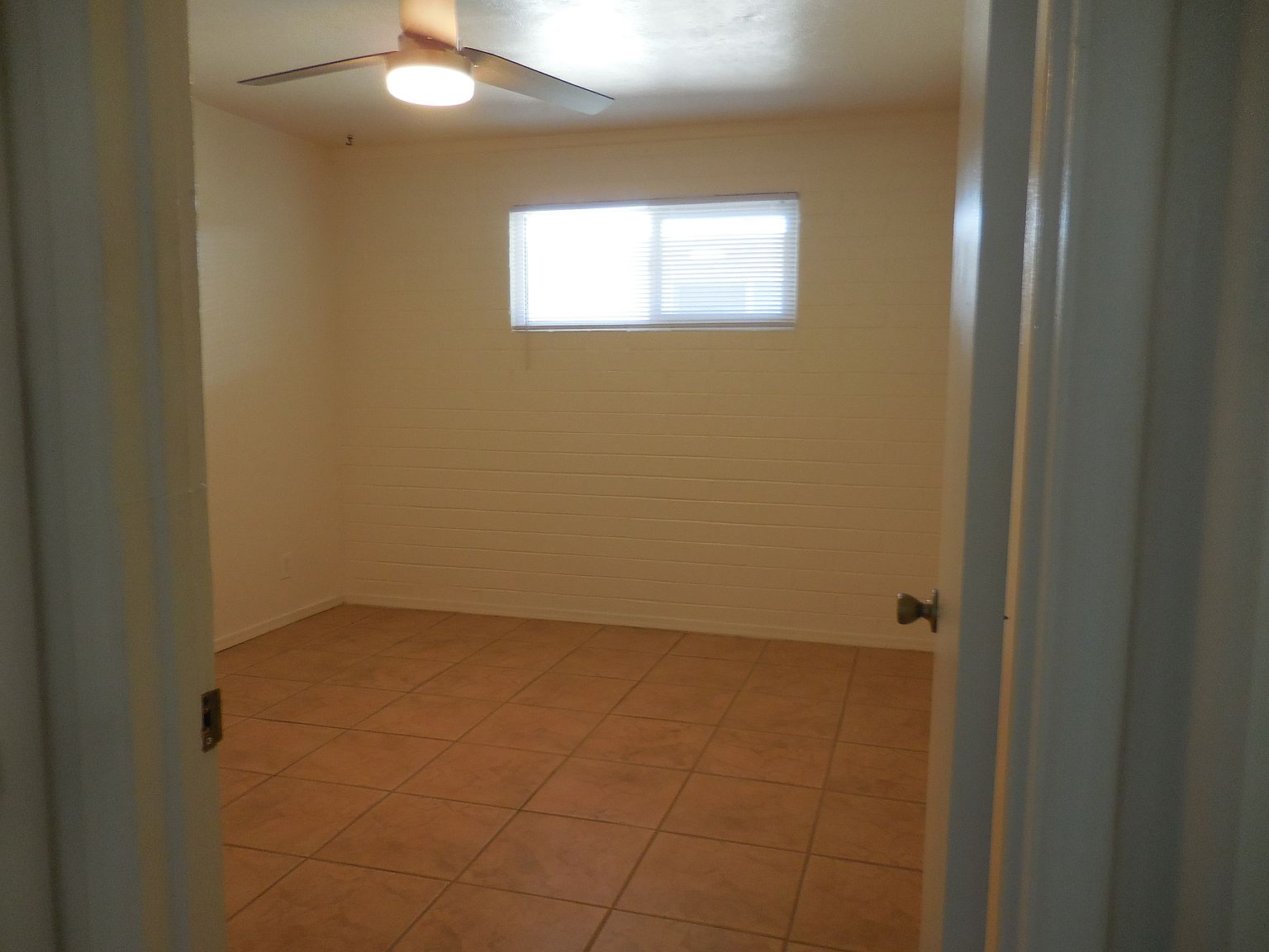 1200 E Spence Ave photo 4