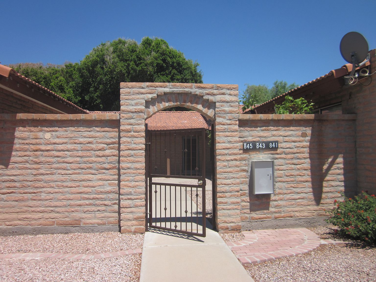 843 N Heritage photo 3