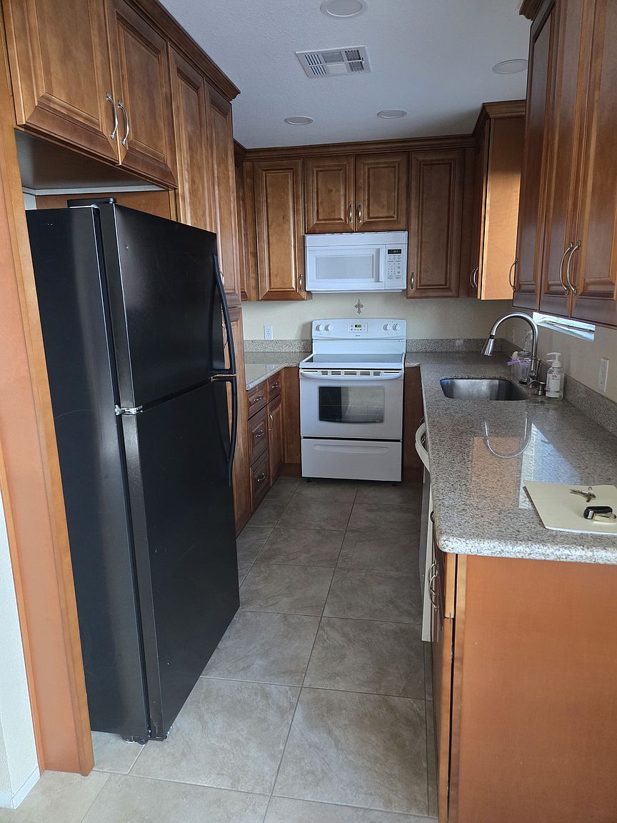843 N Heritage photo 2