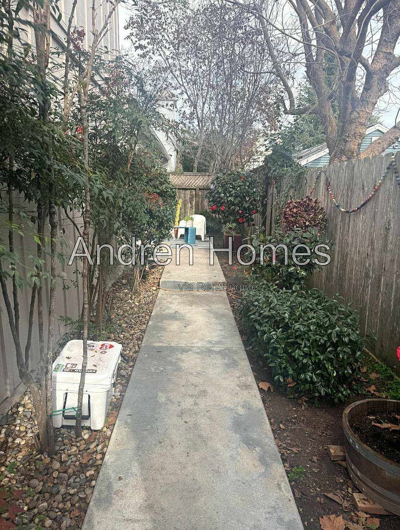 126 Pine St photo 3