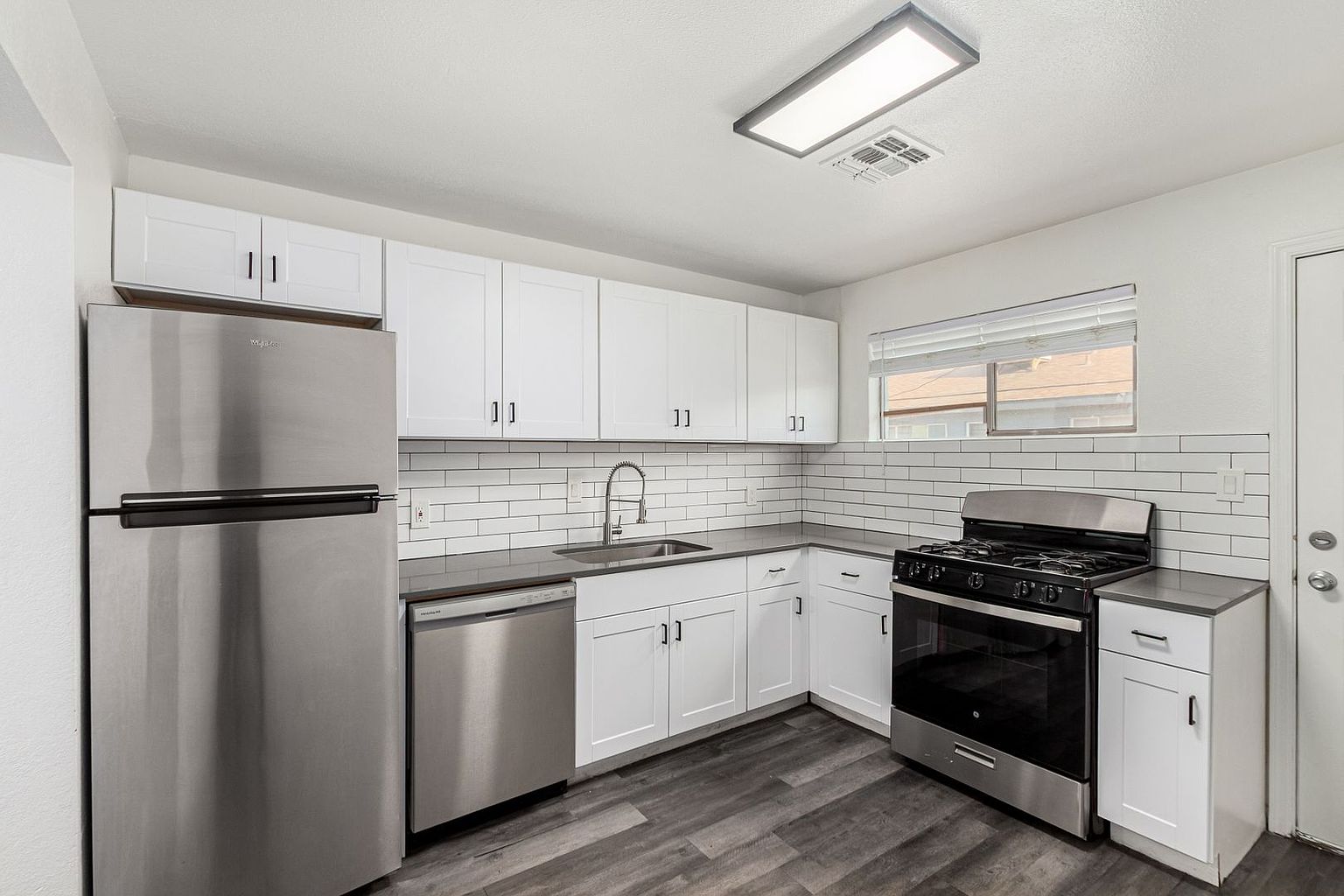 5525 N 27th Dr unit 5525-17 photo 2